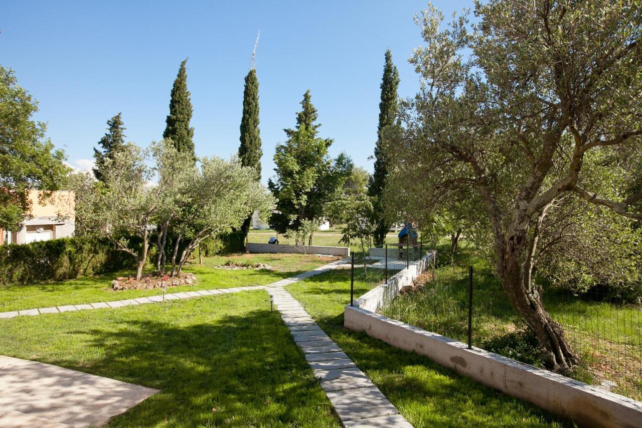 Apartmani Lea Starigrad Paklenica Esterno foto