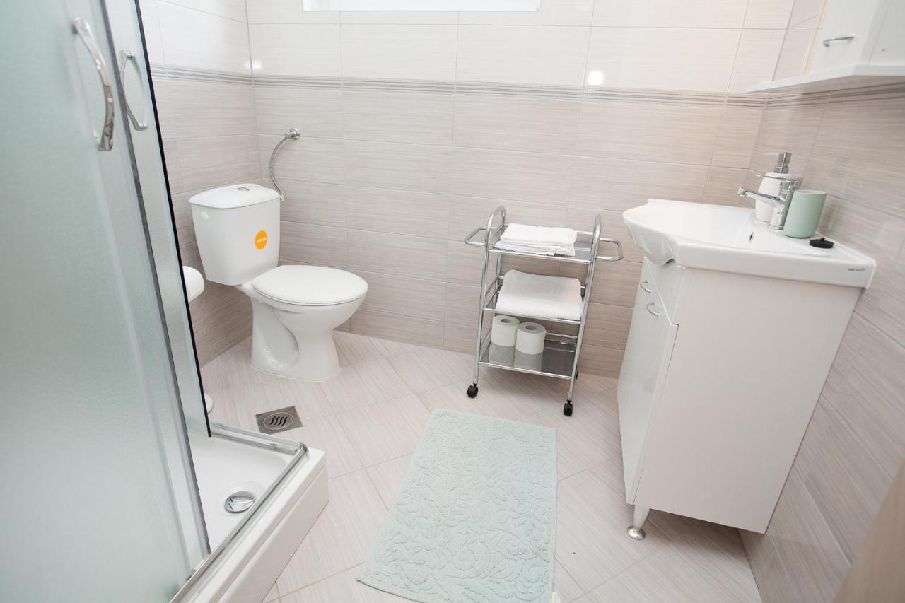Apartmani Lea Starigrad Paklenica Esterno foto