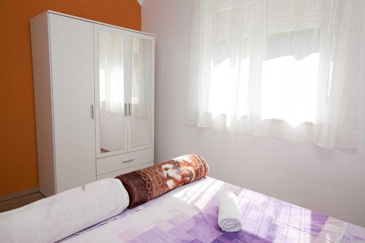 Apartmani Lea Starigrad Paklenica Esterno foto