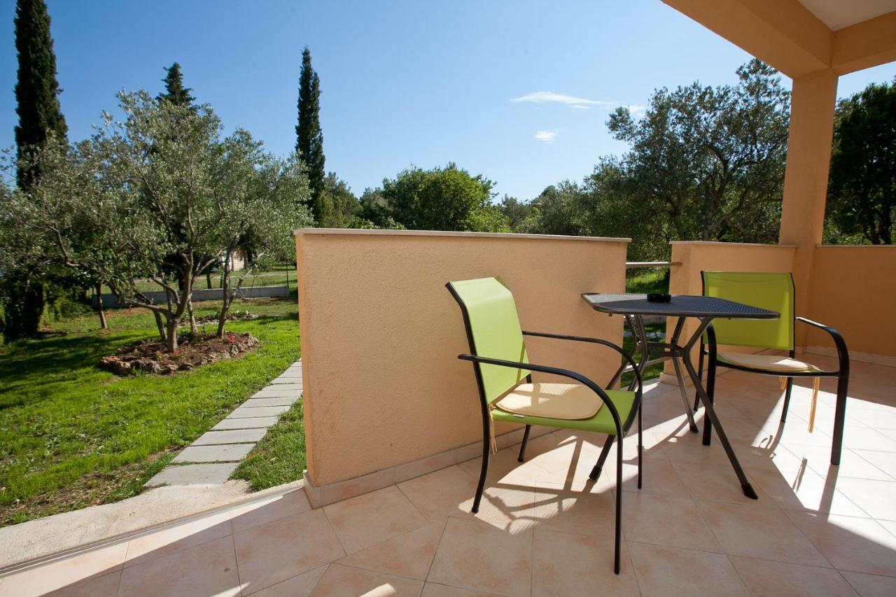 Apartmani Lea Starigrad Paklenica Esterno foto