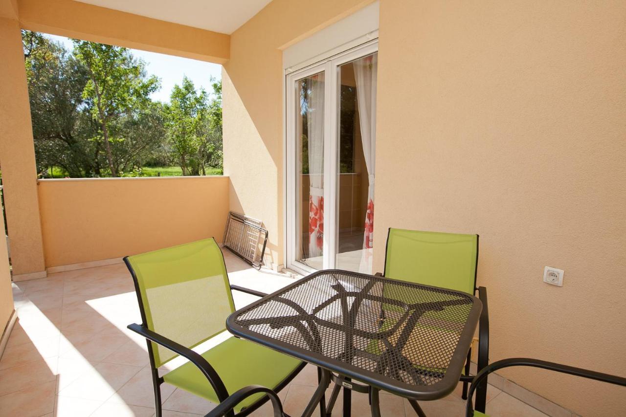 Apartmani Lea Starigrad Paklenica Esterno foto