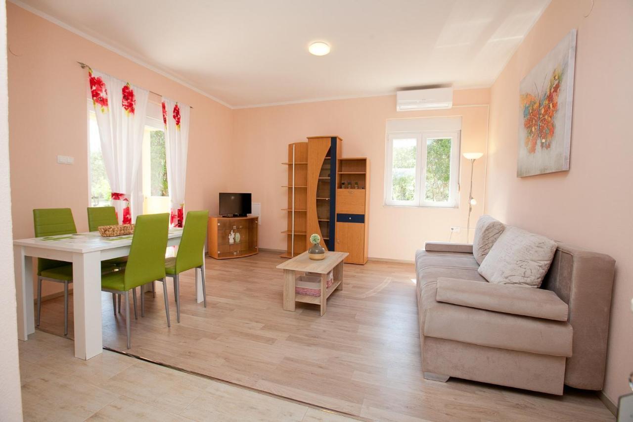 Apartmani Lea Starigrad Paklenica Esterno foto