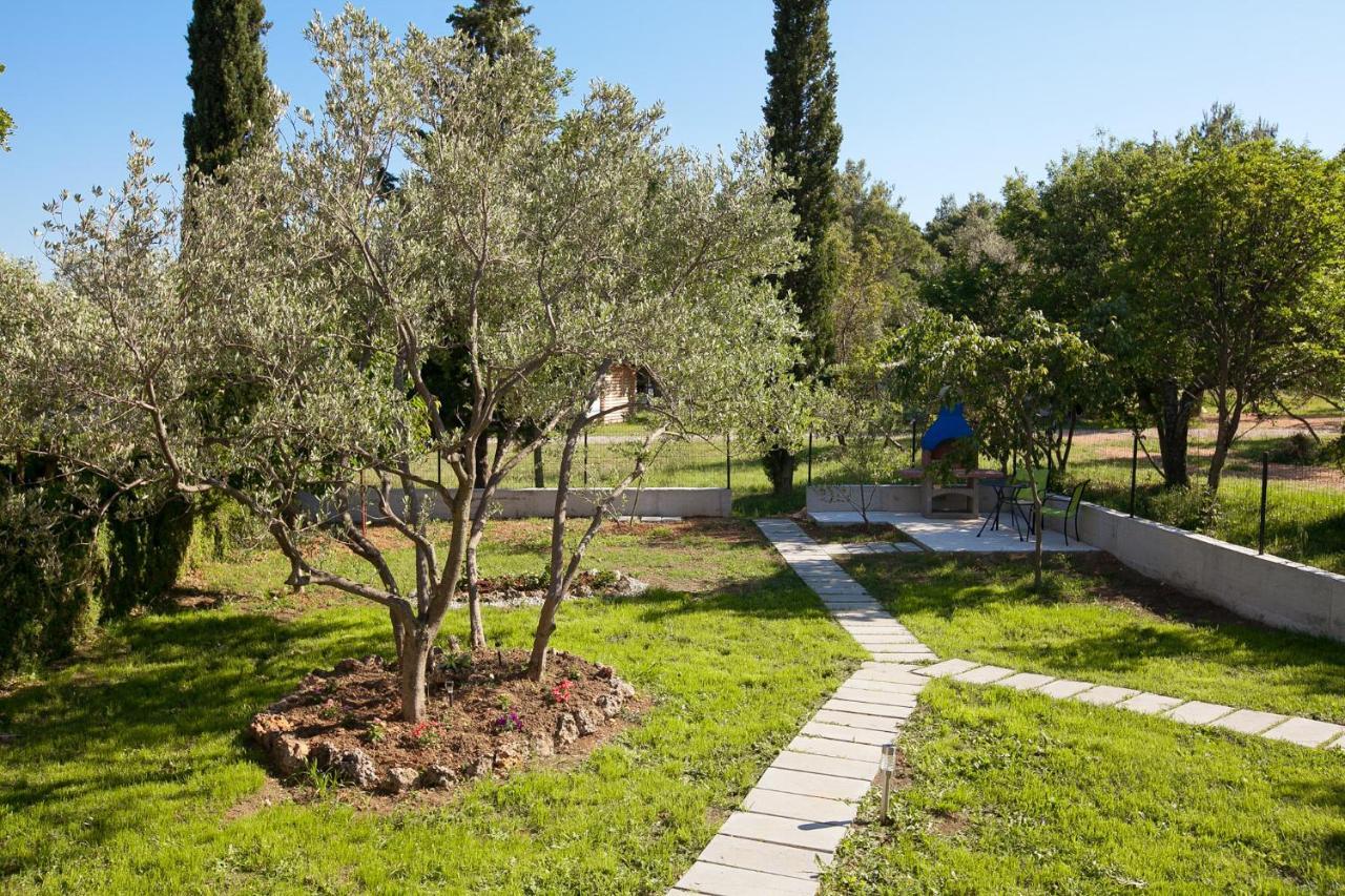 Apartmani Lea Starigrad Paklenica Esterno foto
