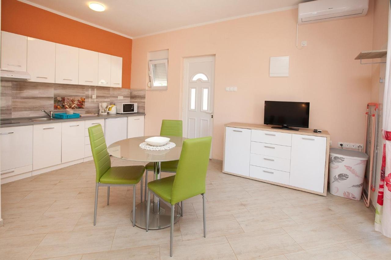 Apartmani Lea Starigrad Paklenica Esterno foto