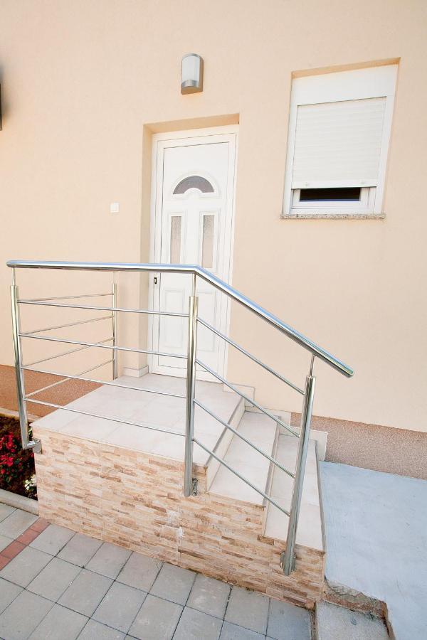 Apartmani Lea Starigrad Paklenica Esterno foto