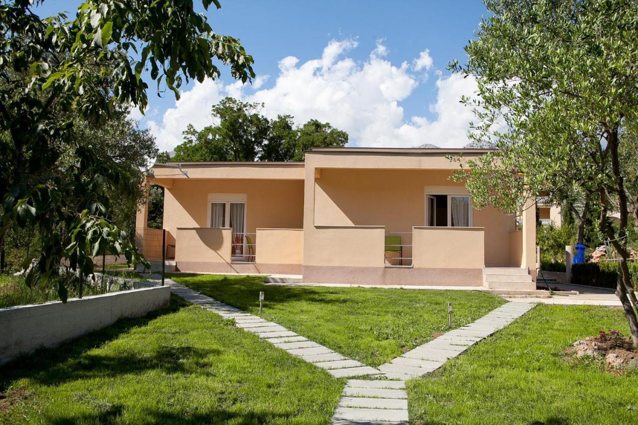 Apartmani Lea Starigrad Paklenica Esterno foto